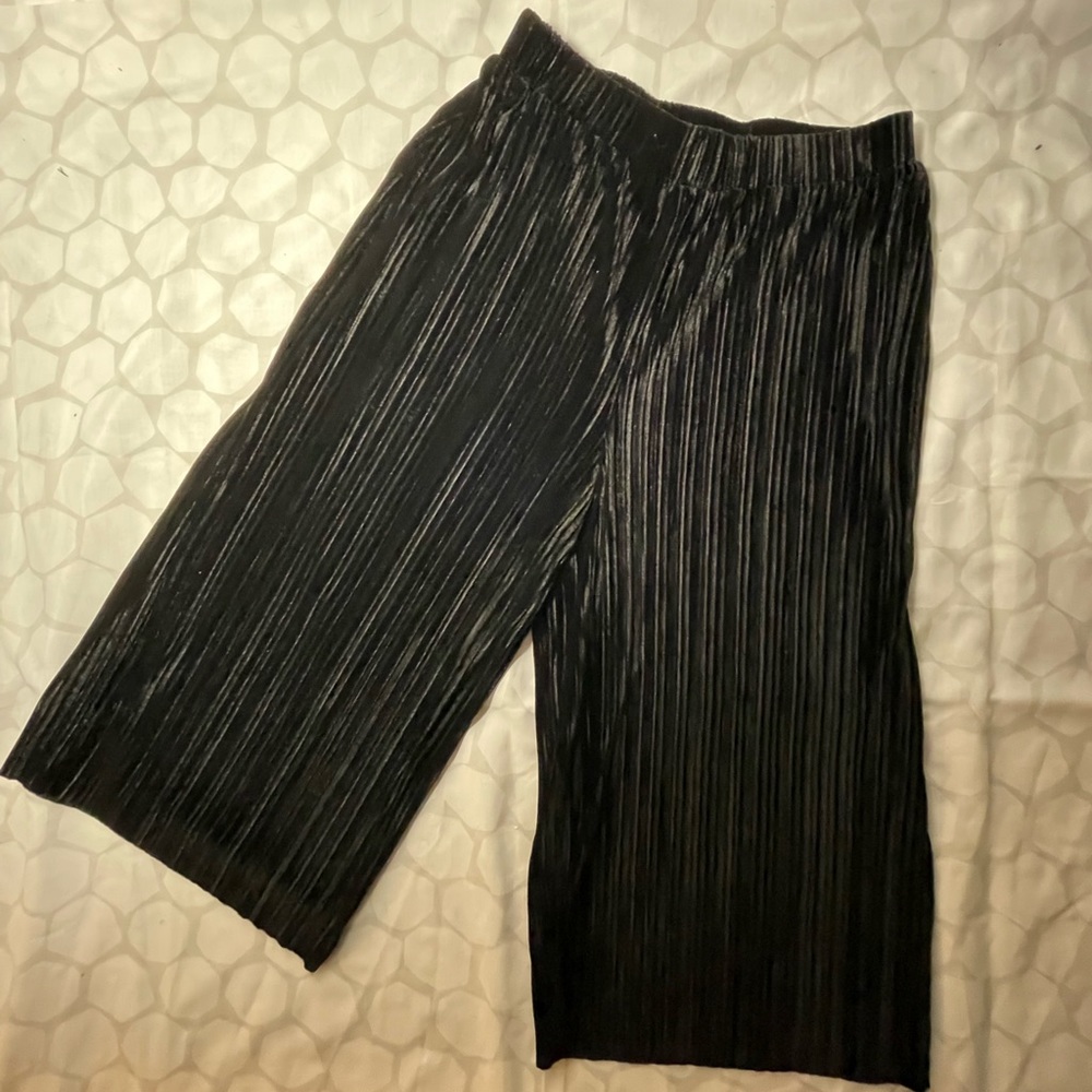 BCBG black velvet balloon capris